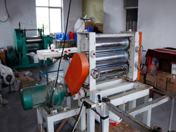 A cutting and molding equipment for silicone hoses production in the factory