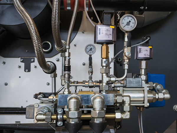 Steam rubber hose installed in pipeline system