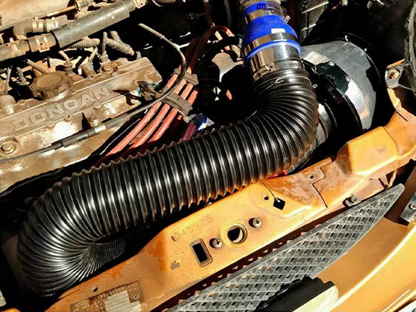 Black high temperature silicone duct hose used in engine structure