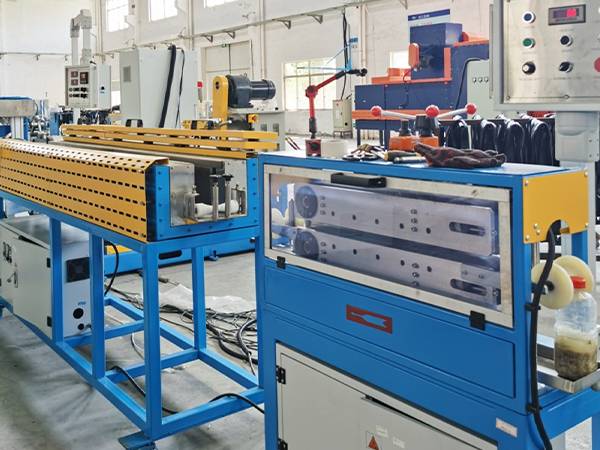 Automobile cooling system for silicone hoses in the factory