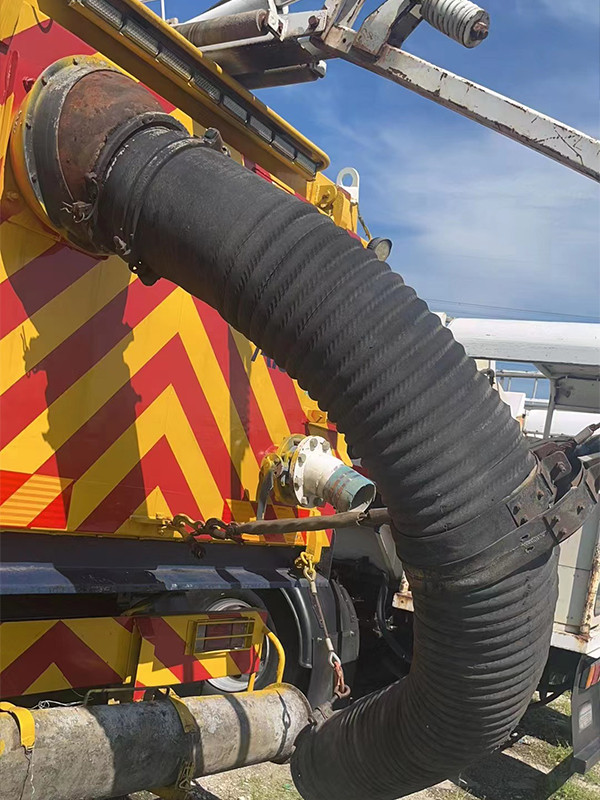 Side view of the suction rubber hose used in city sweeper
